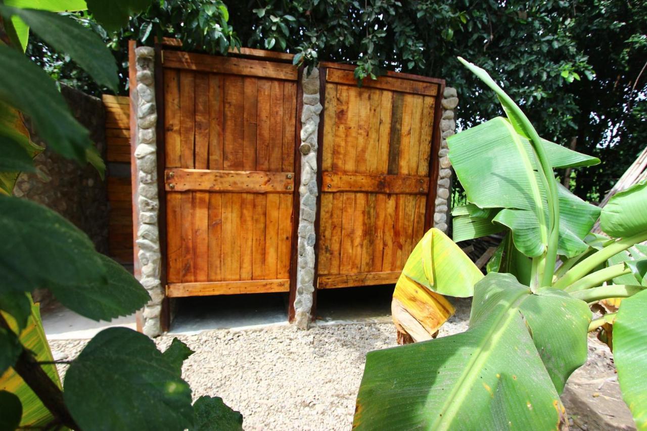La Aldea Hostel, Y Hamacas Pensión *
